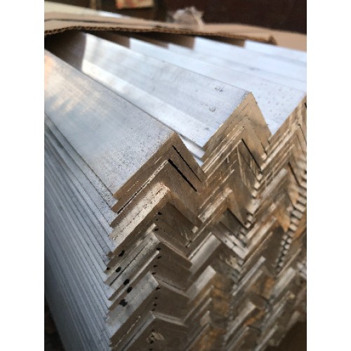 Алюминиевый уголок 30х30х2 L= 6 м АД31Т1 матовый